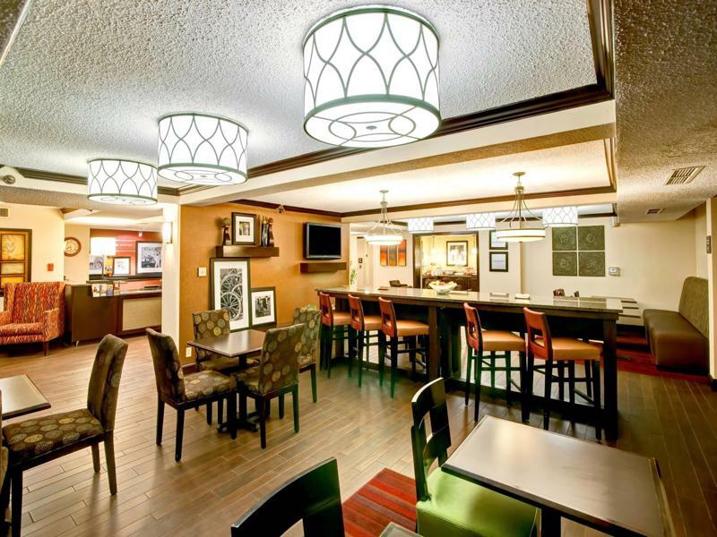 Hampton Inn College Station-Near Texas A&M University מראה חיצוני תמונה